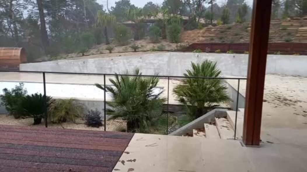 Il a neigé cette semaine, les aménagements de cette villa sont en cours de réalisation, photos à venir...