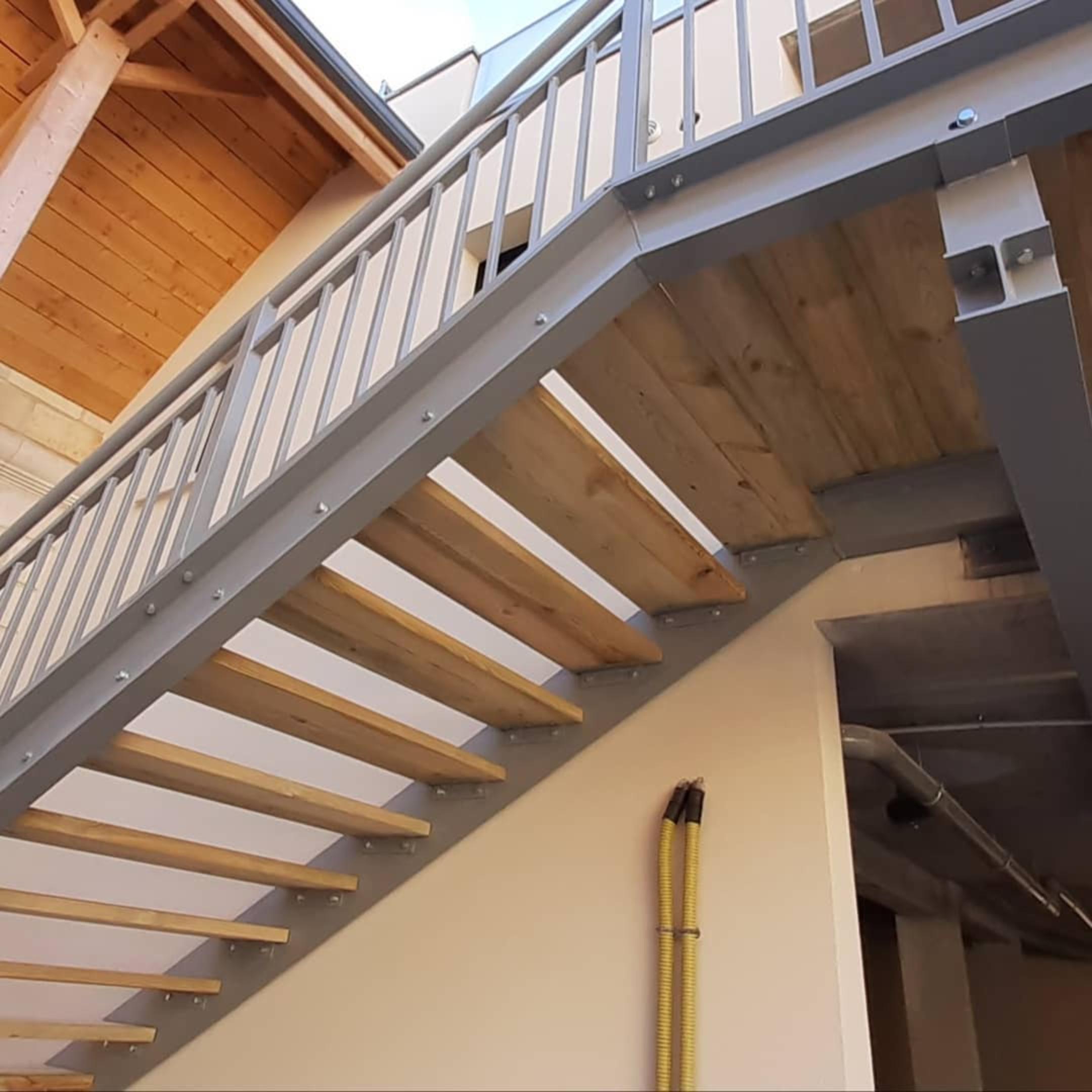 Marches bois sur escalier métal !