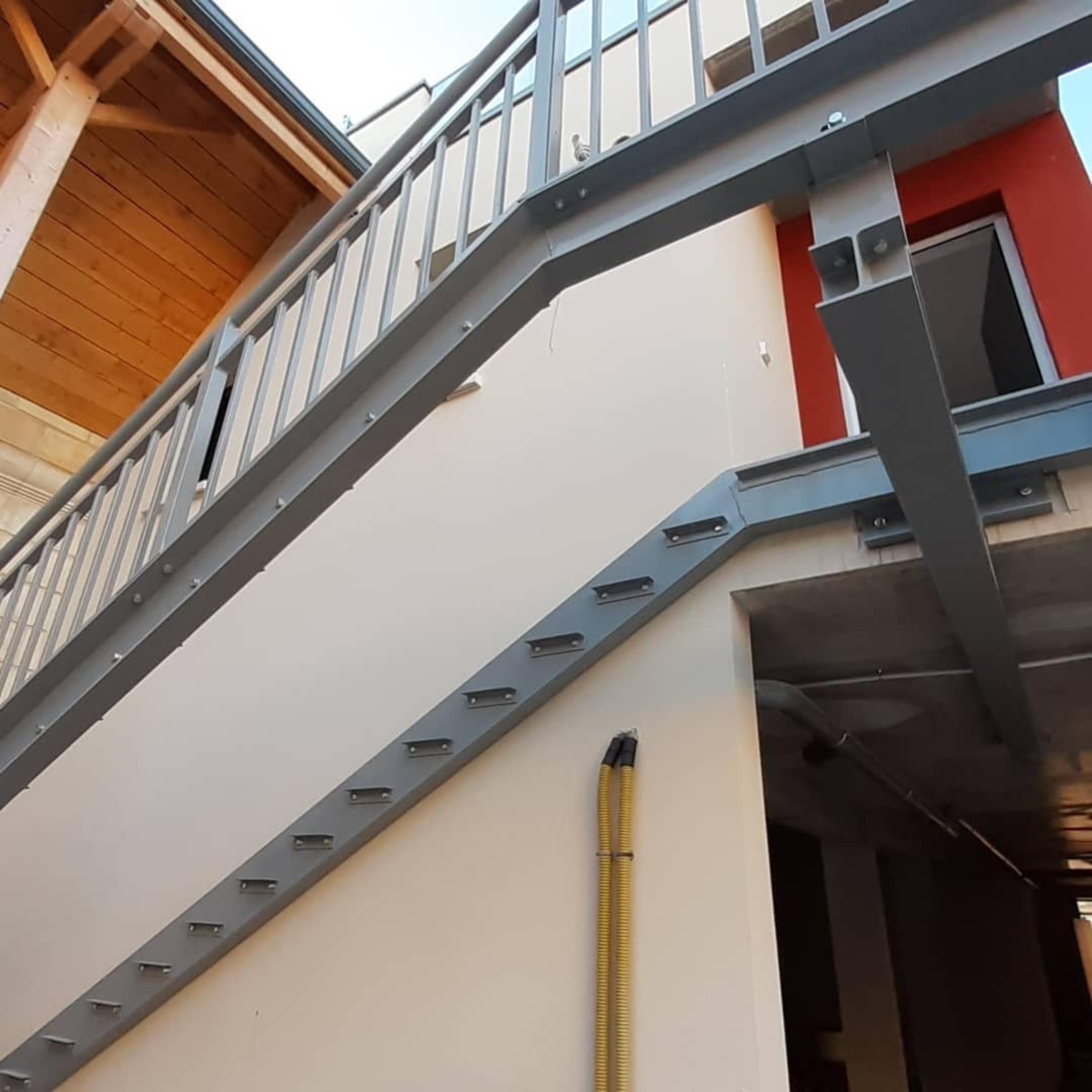 Marches bois sur escalier métal ! - photo 4