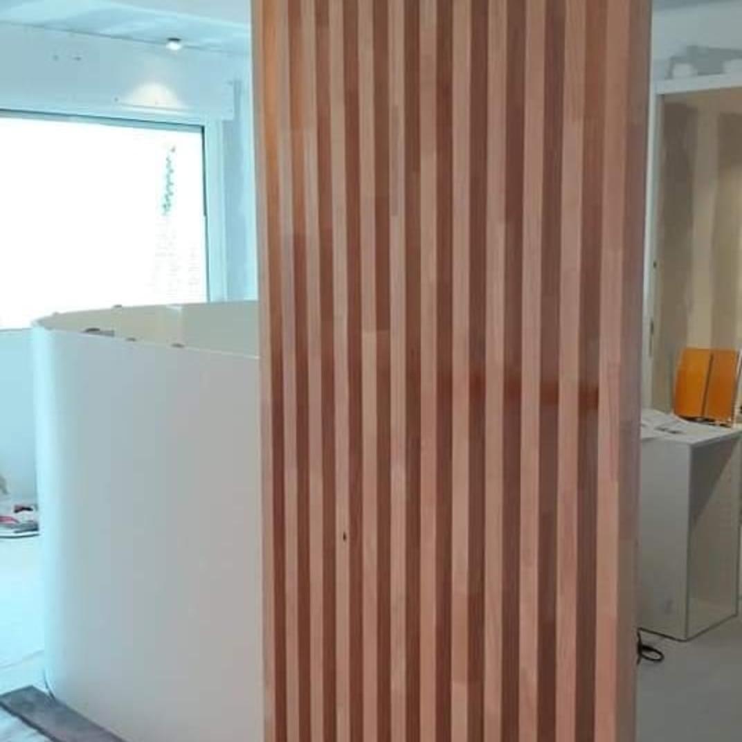 Claustra ajouré pour comptoir d accueil!