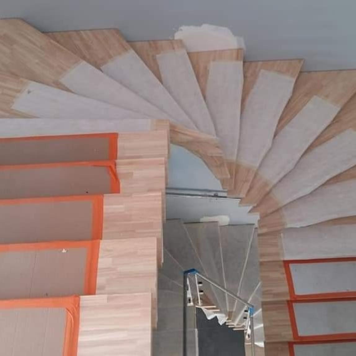 Marches d'escalier sur limon central!