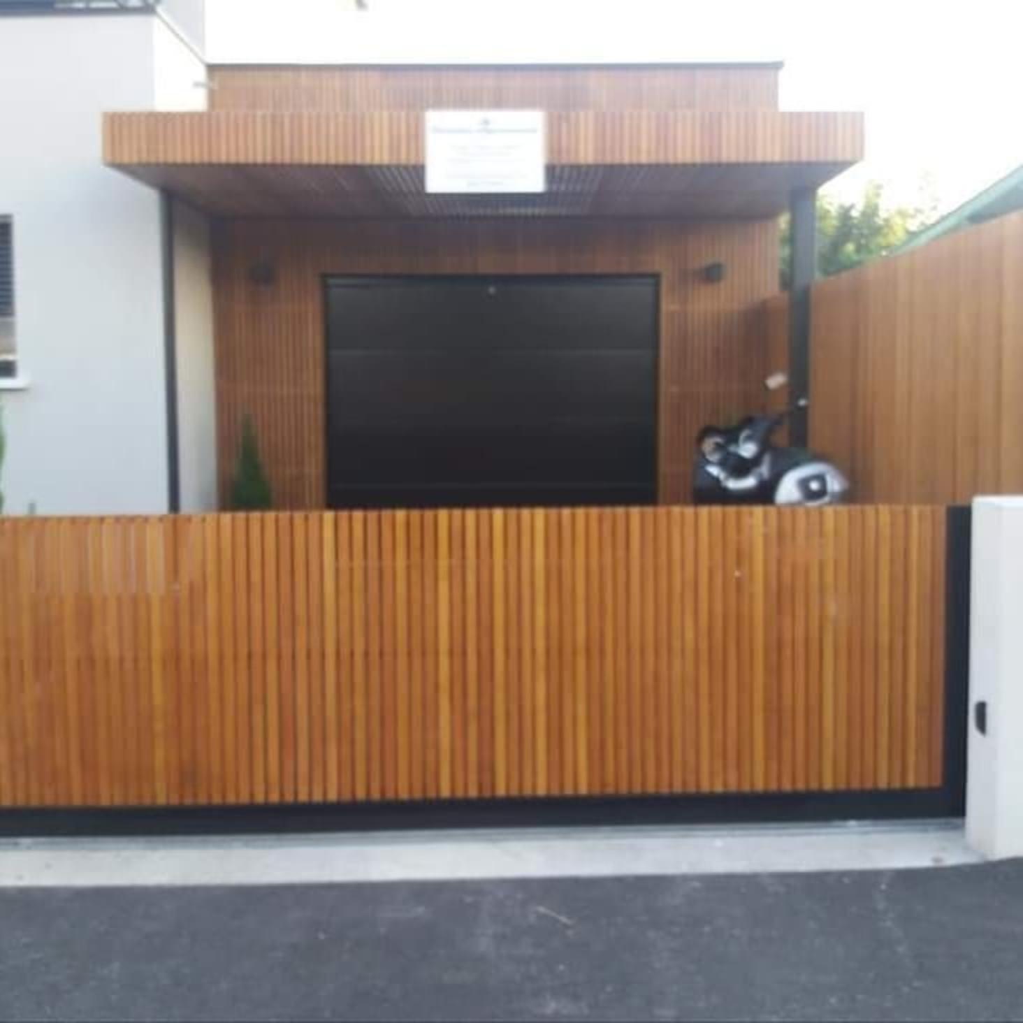 Création d'un bardage à claire voie + pergolas + terrasse....