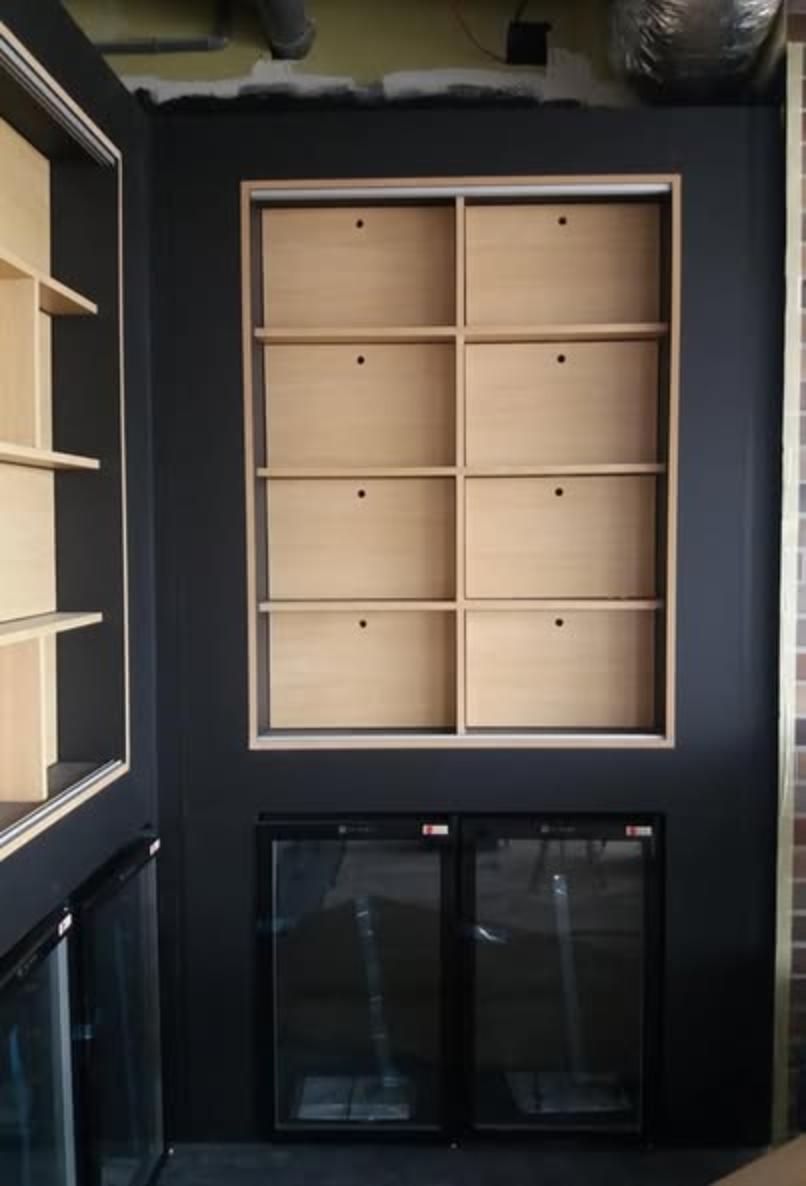 Aménagement d'un restaurant avec comptoir en forme de guitare! - photo 2